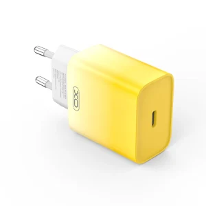 Az XO CE18 egy fejlett töltő, amely egyetlen 30 W-os USB-C PD aljzattal rendelkezik. Elegendő energiát biztosít a legnagyobb mobileszközök gyors töltéséhez is. A klasszikus megjelenés minden típusú belső térhez illik, a minőségi kivitelezés pedig azt jelzi, hogy szilárd és tartós készülékről van szó.