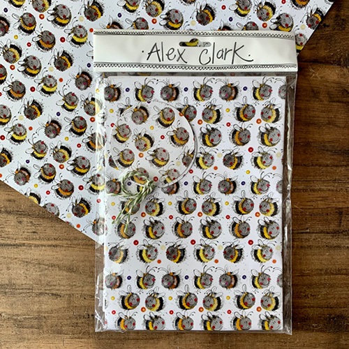 Csomagolópapír Alex Clark, 50x70cm, 2 lap csomagonként, ajándék kísérővel, Méhecskék 1 Csomagolópapír Alex Clark, 50x70cm, 2 lap csomagonként, ajándék kísérővel, Méhecskék