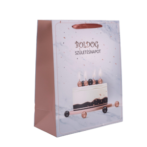 Dísztasak matt 18x23 cm tortás Boldog születésnapot felirattal