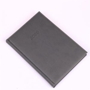 Határidőnapló Bolero B/5, napi krémszínű lapokkal szürke Realsystem 2026.