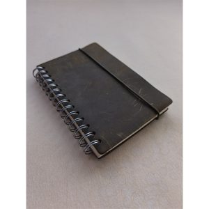 Keménytáblás notesz krémszínű lapokkal leszorító gumiszalaggal Purple Flowers 130x210mm, Presco