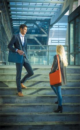 Notebook táska, 17,3" RIVACASE "Biscayne 8355", fekete 4 Notebook táska, 17,3" RIVACASE "Biscayne 8355", fekete - Image 4