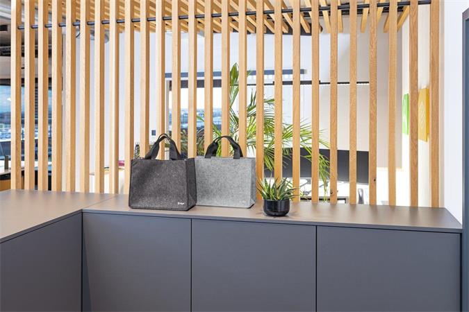 Irodai válltáska, M méret, 36x28x15 cm, SIGEL "Basic", világosszürke 4 Irodai válltáska, M méret, 36x28x15 cm, SIGEL "Basic", világosszürke - Image 4