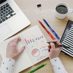 Műanyag testű cserélhető betétes golyóstollak