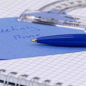 Műanyag testű cserélhető betétes golyóstollak