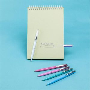 Műanyag testű cserélhető betétes golyóstollak