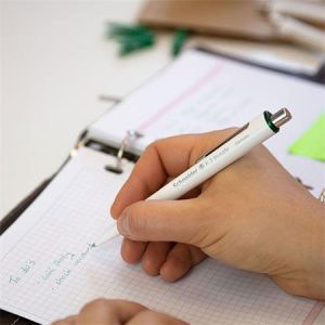 Műanyag testű cserélhető betétes golyóstollak