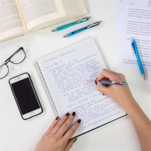 Műanyag testű cserélhető betétes golyóstollak